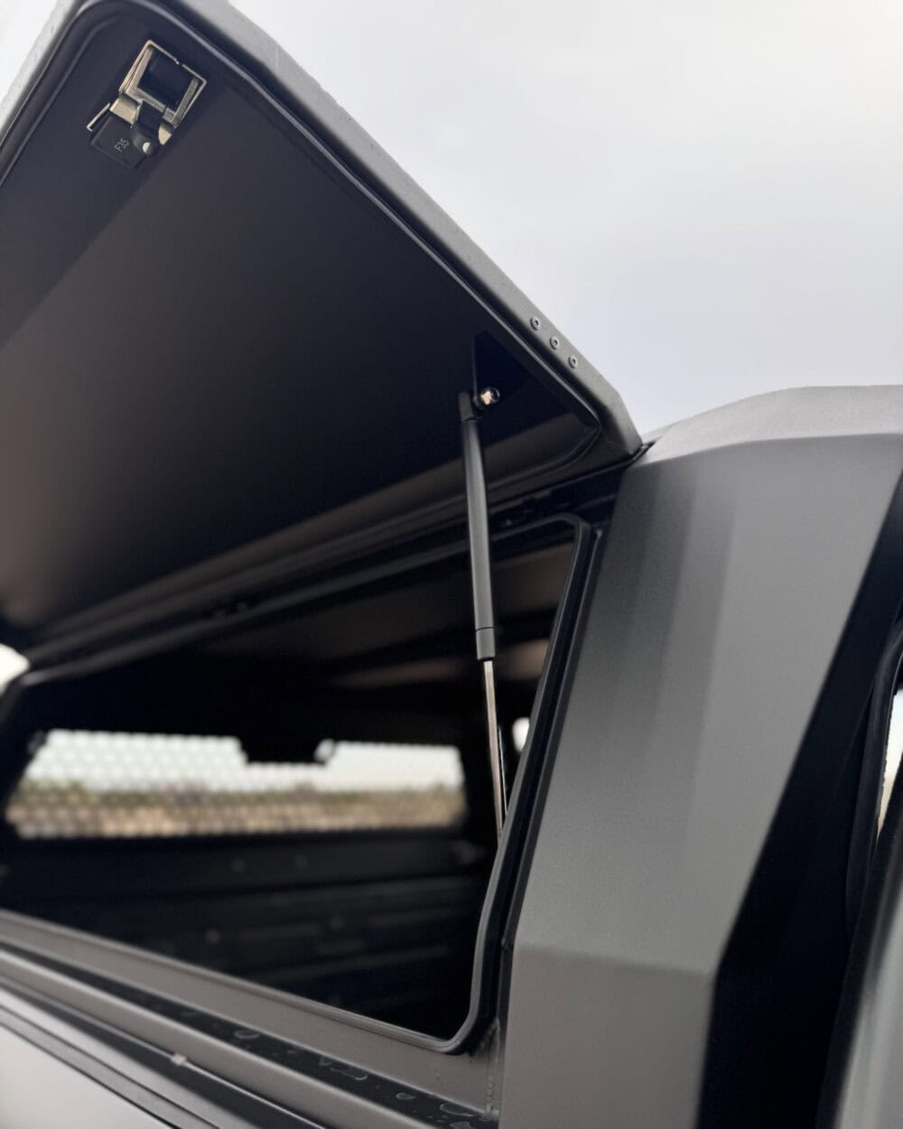 Navigator Canopy – Toyota Tundra (2021) – 5.5ft - Image 11